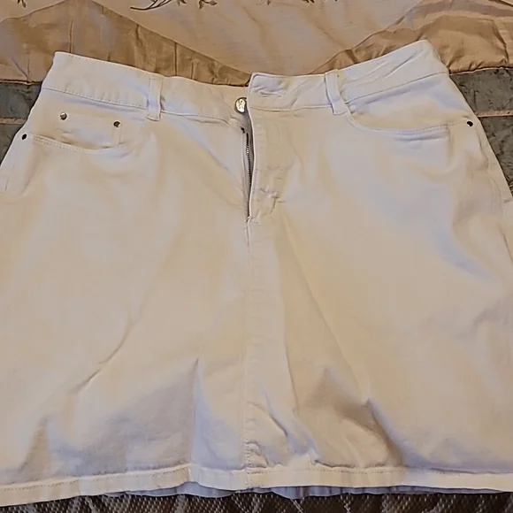 Skort - Picture 3 of 3